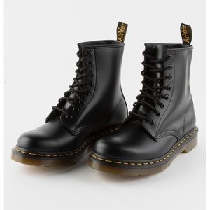 Dr Martins 8 eyelet heritage fit